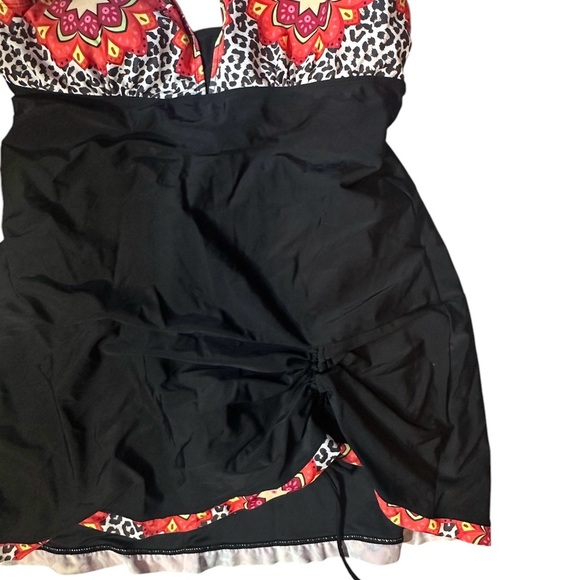 Chic Black and Red Swim Dress NWOT - Picture 7 of 9
